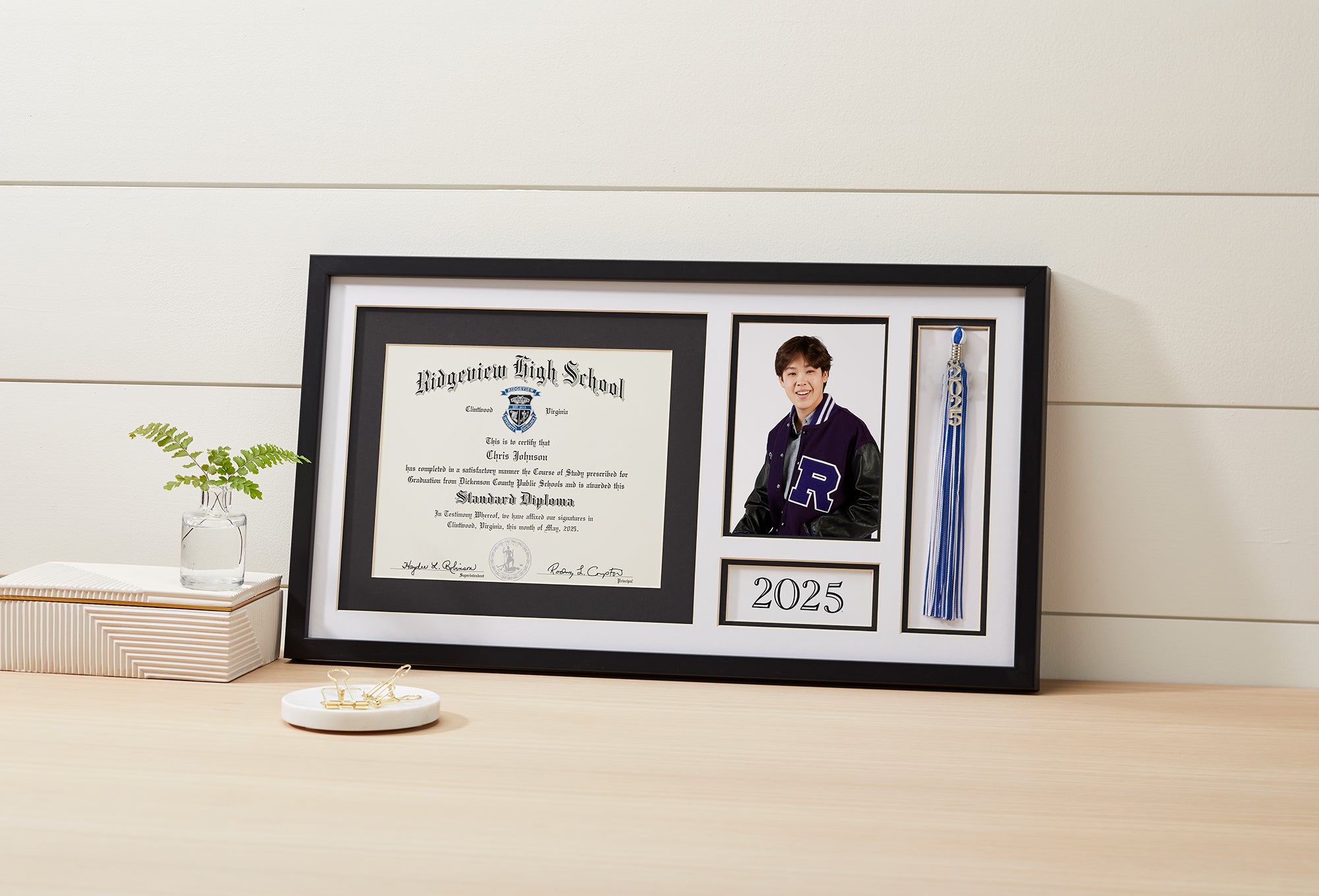 Deluxe Grad Frame 2025